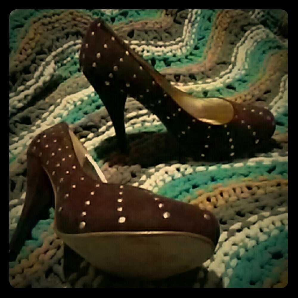 Privileged -Silver Sequin Brown Sued Pump